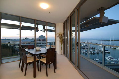 Cairns Luxury Apartments - E Caravan Parks 0