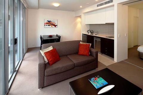 Cairns Luxury Apartments - E Caravan Parks 3