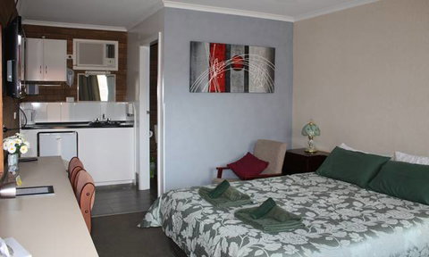 Camellia Motel - E Caravan Parks 2