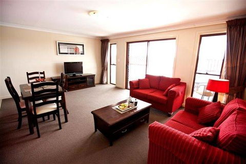 Cattleman's Country Motor Inn And Serviced Apartments - E Caravan Parks 1