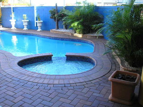 Centre Point Motor Inn - E Caravan Parks 2