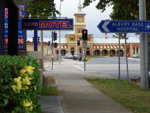 Clifton Motel - E Caravan Parks 2