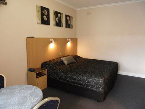 Clifton Motel - E Caravan Parks 3