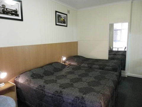 Clifton Motel - E Caravan Parks 4