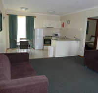 Comfort Inn  Suites Werribee - E Caravan Parks