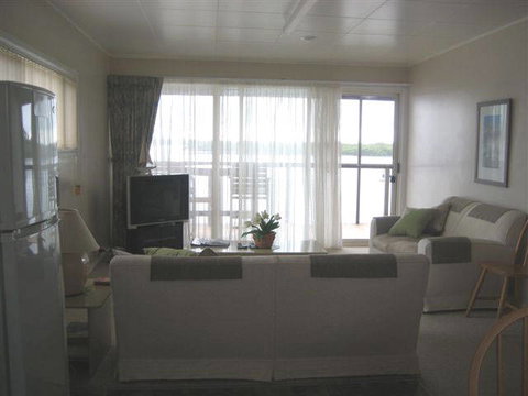 Coral Tree Lodge Tourist Park - E Caravan Parks 0