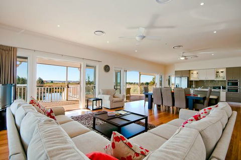 Cornwallis House - E Caravan Parks 3