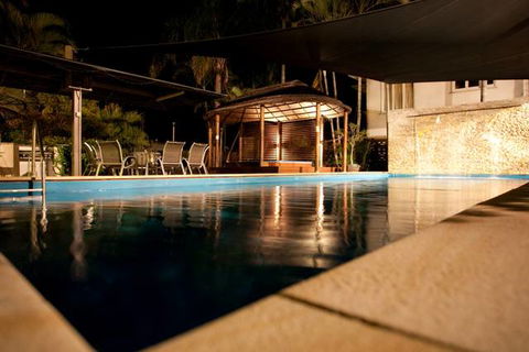 Country Plaza Motor Inn - E Caravan Parks 2