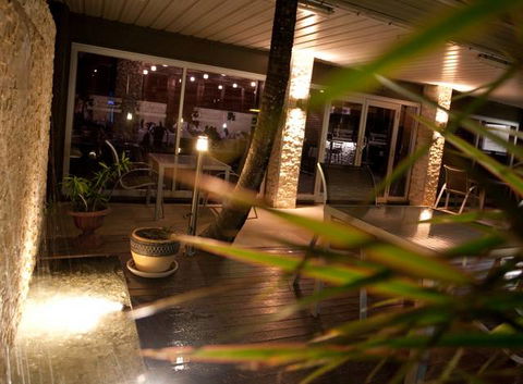 Country Plaza Motor Inn - E Caravan Parks 3