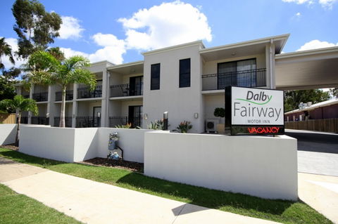 Dalby Fairway Motor Inn - E Caravan Parks 0