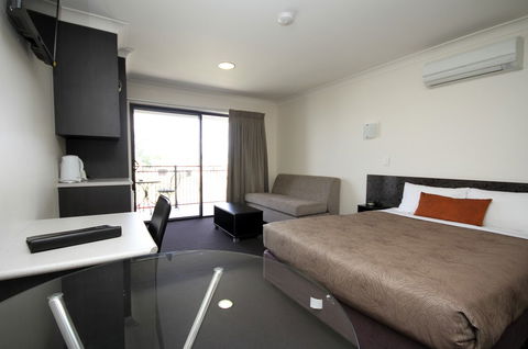 Dalby Fairway Motor Inn - E Caravan Parks 1