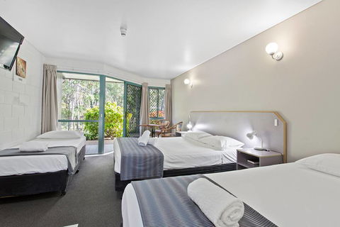 Capricorn Motel & Conference Centre - E Caravan Parks 0
