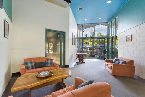 Capricorn Motel & Conference Centre - E Caravan Parks 2