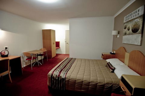 Centrepoint Motor Inn - E Caravan Parks 10