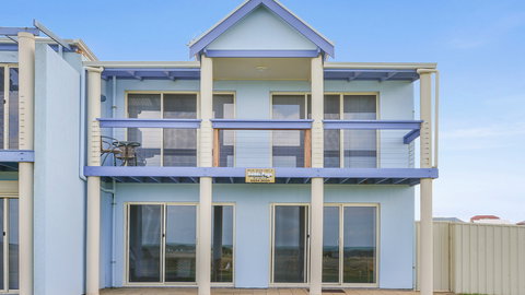 Blue Seas - E Caravan Parks 0