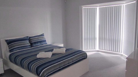 Top Valley View - E Caravan Parks 0