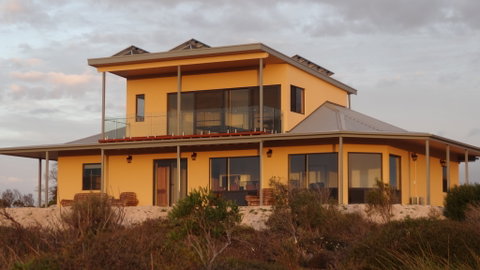 Dolphin Holiday House - E Caravan Parks 0