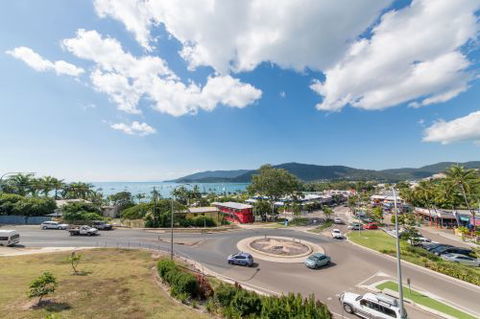 Q Rentals Airlie Beach - E Caravan Parks 1