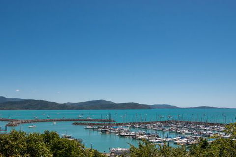 Q Rentals Airlie Beach - E Caravan Parks 4