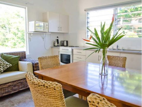 Villa Marine Cairns Beach Self Contained Holiday Apartments - E Caravan Parks 1