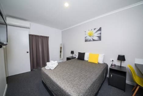 Glenmore Palms Motel - E Caravan Parks 17