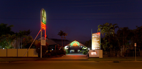 Glenmore Palms Motel - E Caravan Parks 8