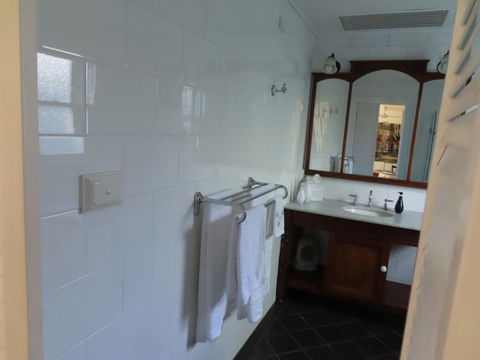 Maison De May Bed & Breakfast - E Caravan Parks 11