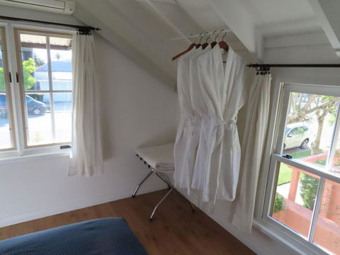 Maison De May Bed & Breakfast - E Caravan Parks 2