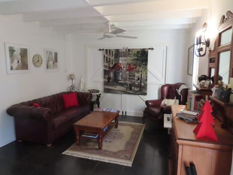 Maison De May Bed & Breakfast - E Caravan Parks 7