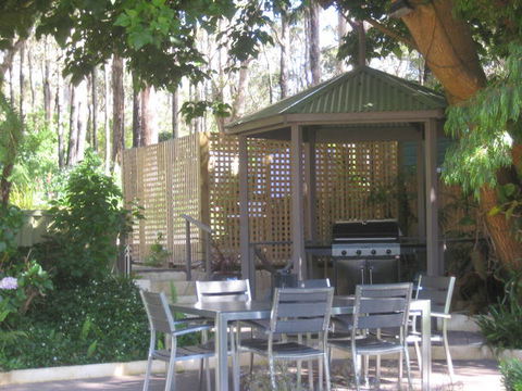 Edge Of The Forest Motel And Cottage - E Caravan Parks 0