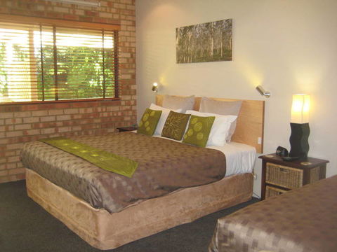 Edge Of The Forest Motel And Cottage - E Caravan Parks 3