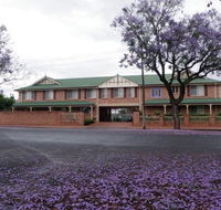 Endeavour Court Motor Inn - E Caravan Parks