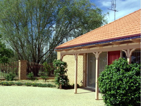 Fairways Bed & Breakfast At Jerilderie - E Caravan Parks 4