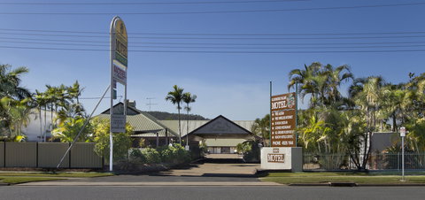 Glenmore Palms Motel - E Caravan Parks 0