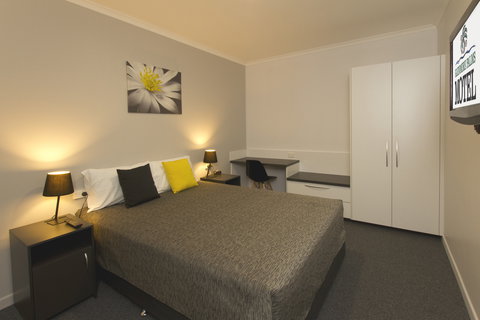 Glenmore Palms Motel - E Caravan Parks 3