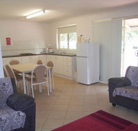 Golden Chain Margaret River Country Cottages - E Caravan Parks