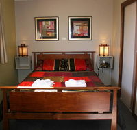 Golden Embers Apartments and B  B - E Caravan Parks