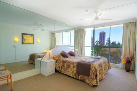 Golden Sands On Main Beach - E Caravan Parks 3