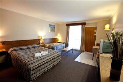 Golden West Motor Inn - E Caravan Parks 1