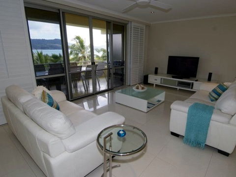 Hamilton Island Private Apartment - Poinciana - E Caravan Parks 1