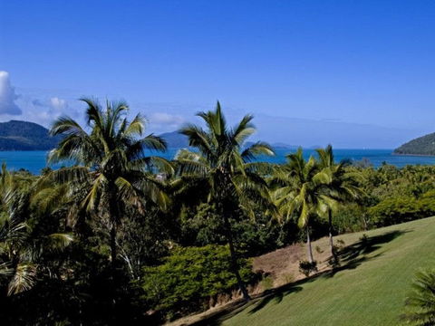 Hamilton Island Private Apartment - Poinciana - E Caravan Parks 4