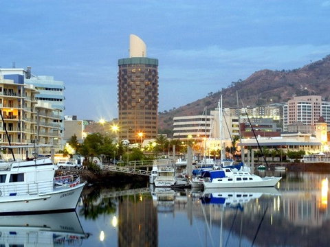 Holiday Inn Townsville - E Caravan Parks 2