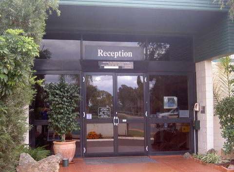 Kalgoorlie Overland Motel - E Caravan Parks 3