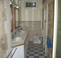 MacDonnell House Naracoorte Cottages - E Caravan Parks