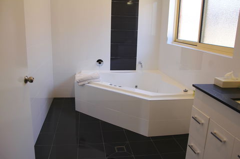 Mercure Goulburn - E Caravan Parks 2