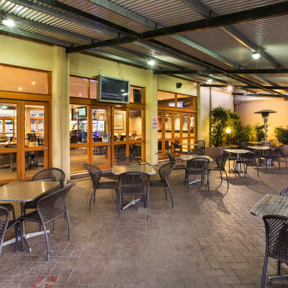 Ocean Beach Hotel - E Caravan Parks 12