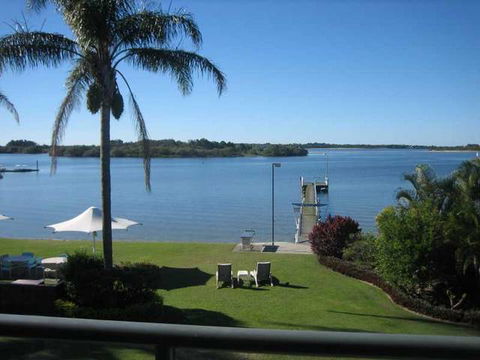 Moby Dick Waterfront Motel - E Caravan Parks 1