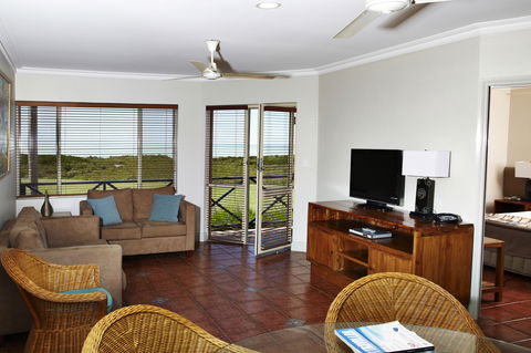 Moonlight Bay Suites - E Caravan Parks 0