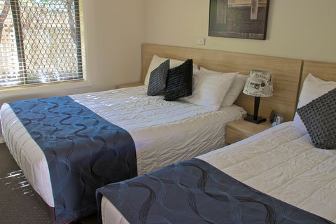 Motel Grande - E Caravan Parks 0
