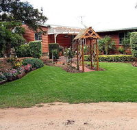 Mulanah Gardens BB Cottages/Wedding Venue - E Caravan Parks